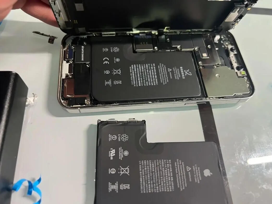 12.苹果换电池.jpg 12.苹果换电池.jpg