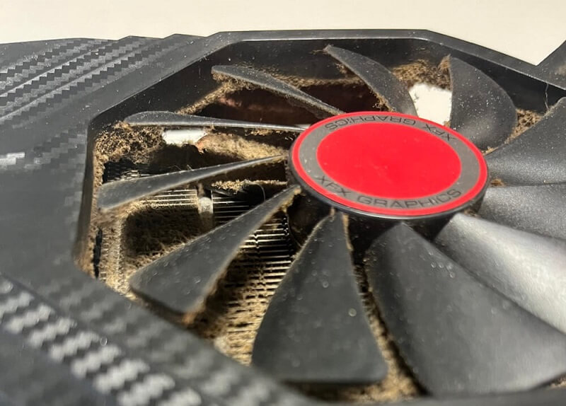 7.清理显卡积灰.jpg 7.清理显卡积灰.jpg