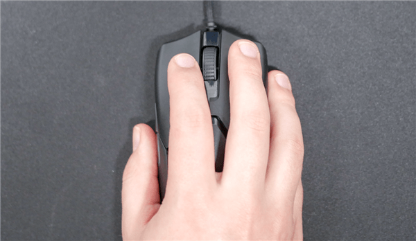 鼠标变得非常迟钝的原因，可能仅是一次误触