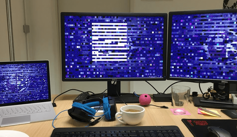 解决电脑显示屏花屏，排除法定位主机，或显示器问题