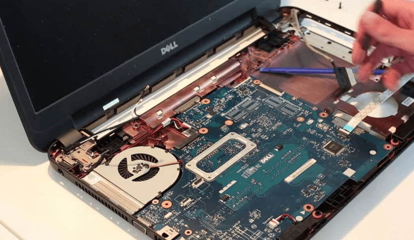 电脑屏幕一半黑一半正常怎么弄？先给屏幕升升温吧