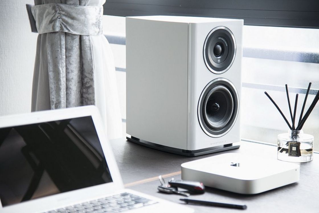 插上音响电脑还是从扬声器播放音频？教你电脑怎么切换音频输出设备