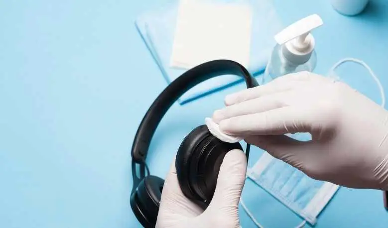 耳机藏污纳垢，教你耳机怎么清理更加干净