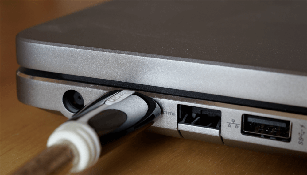 检查并更换显示器连接线 检查并更换显示器连接线