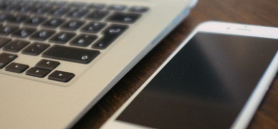 手机曲屏好还是直屏好？看看它们的优缺点