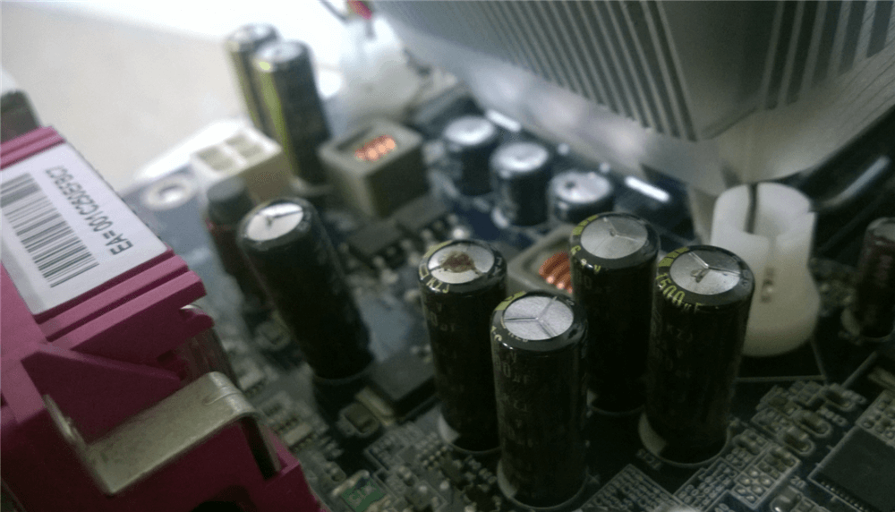 电脑主板电容鼓了的原因