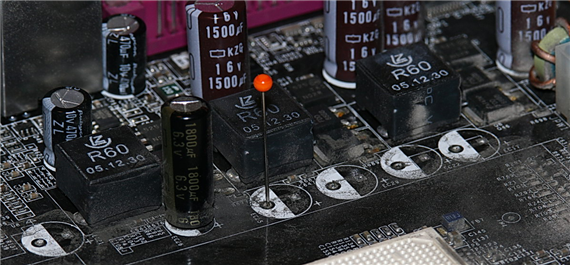 电脑主板电容坏了有什么表现？是什么原因导致的？