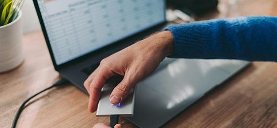 如何解除硬盘锁？除了这两种方法之外还要记得进行备份