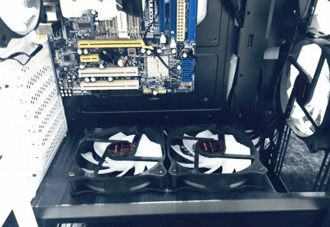 机箱加装风扇前后温度比较 机箱加装风扇前后温度比较