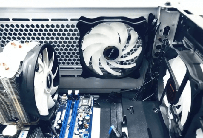 机箱加装风扇前后温度比较 机箱加装风扇前后温度比较