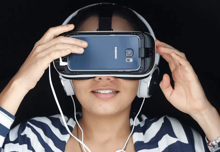 插入手机的VR眼镜.png 插入手机的VR眼镜.png