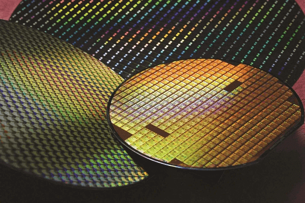 图片8.晶圆上的闪存颗粒.png 图片8.晶圆上的闪存颗粒.png