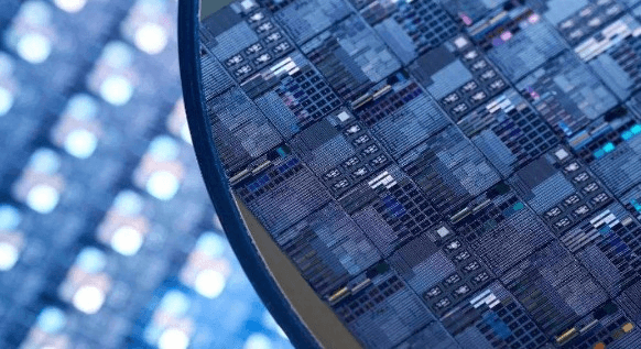 图片5.显微镜下的晶体管.png 图片5.显微镜下的晶体管.png