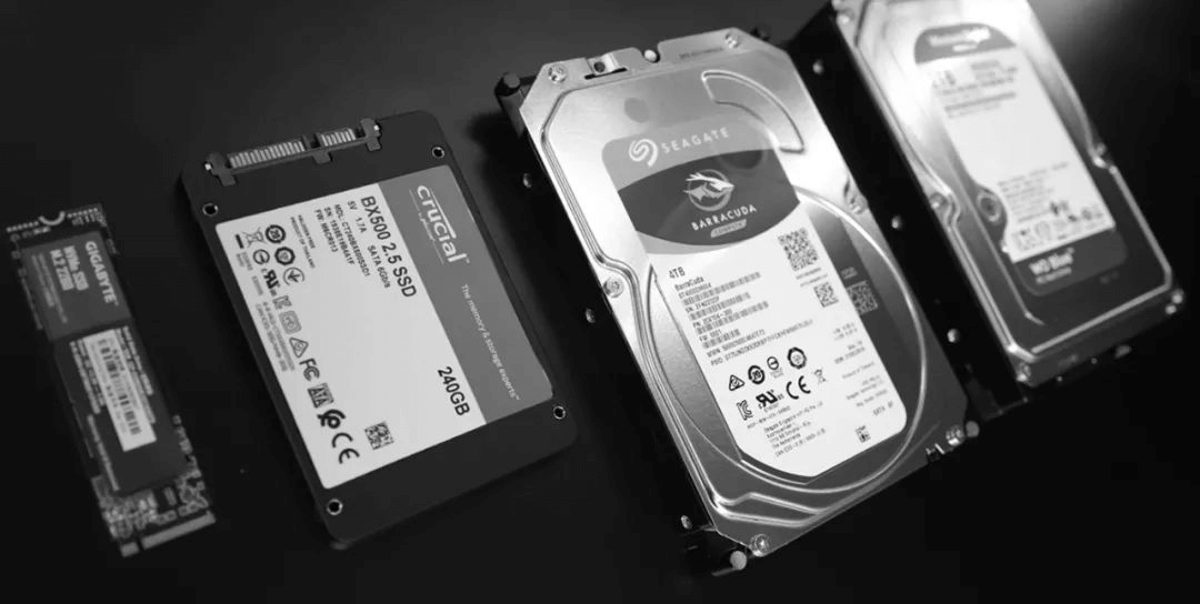 图片1.左边两个 SSD,右边两个 HDD.png 图片1.左边两个 SSD,右边两个 HDD.png