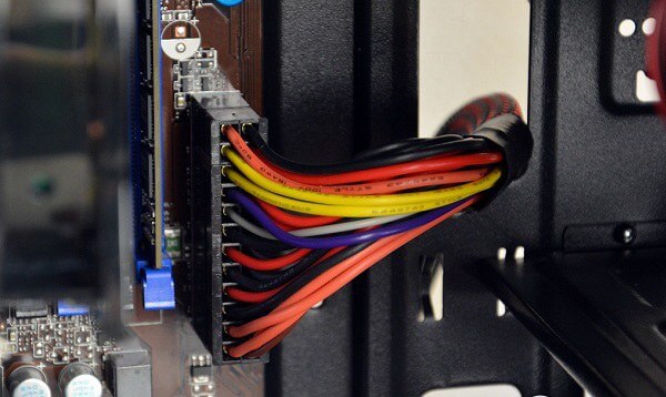 5.主板24PIN供电.jpg 5.主板24PIN供电.jpg