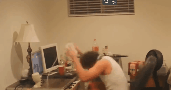 1.砸电脑.gif 1.砸电脑.gif