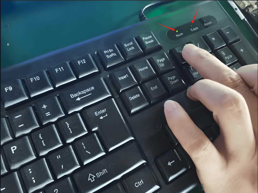 3.观察键盘灯.png 3.观察键盘灯.png