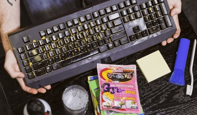 键盘用久了有油光如何处理？洗洁精，酒精擦不掉？