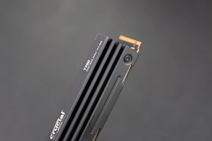 英睿达T700.png 英睿达T700.png