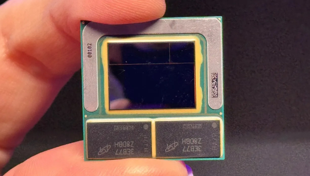 酷睿 Ultra 200V实拍.png 酷睿 Ultra 200V实拍.png