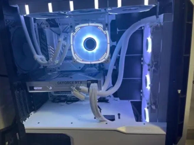 电脑机箱 电脑机箱