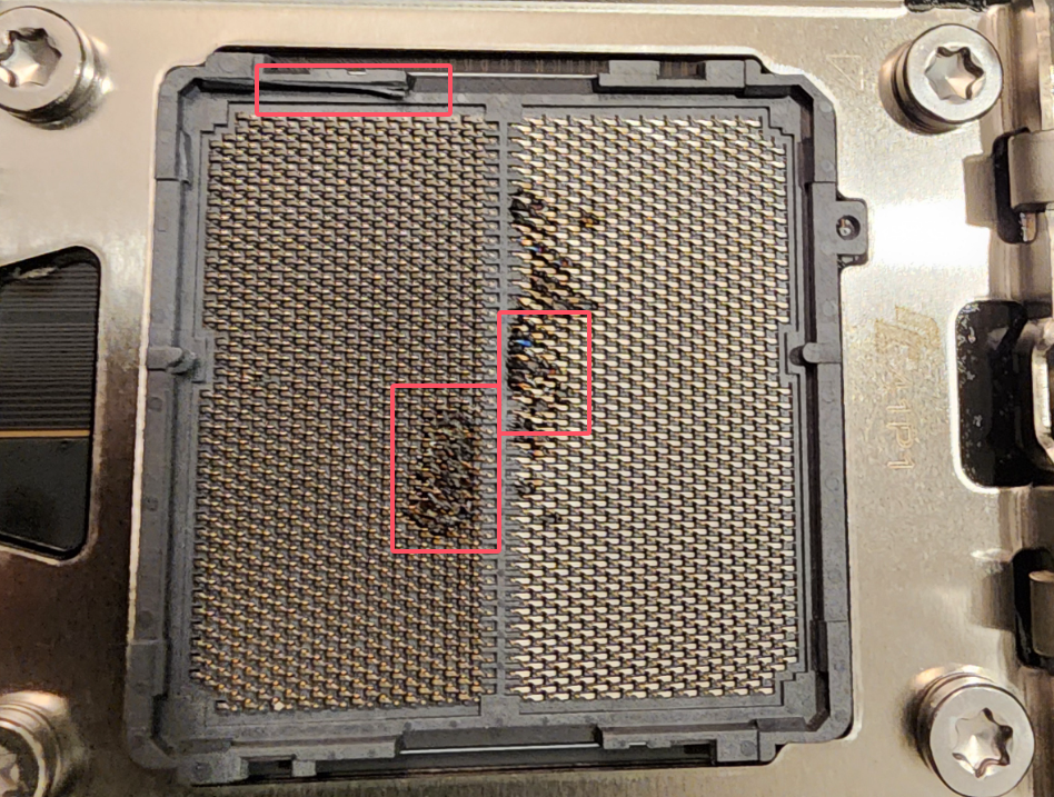 插槽的疑似损坏痕迹 插槽的疑似损坏痕迹