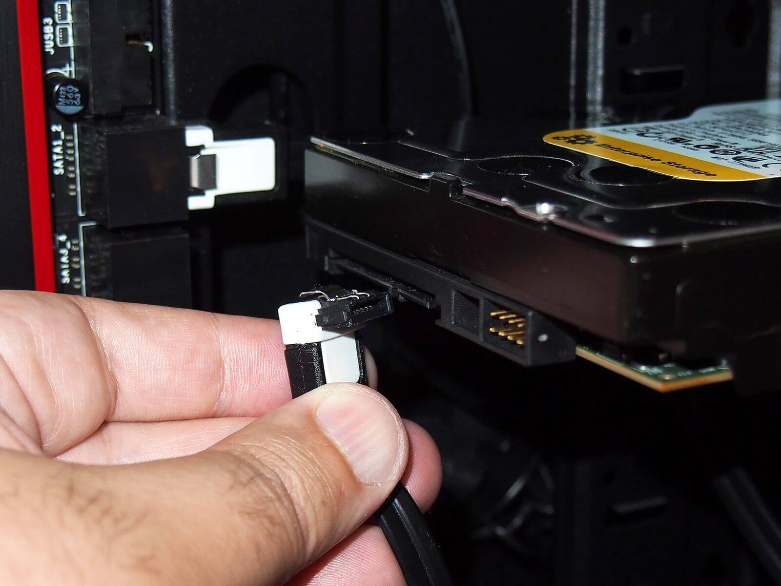 重新连接硬盘.jpg 重新连接硬盘.jpg