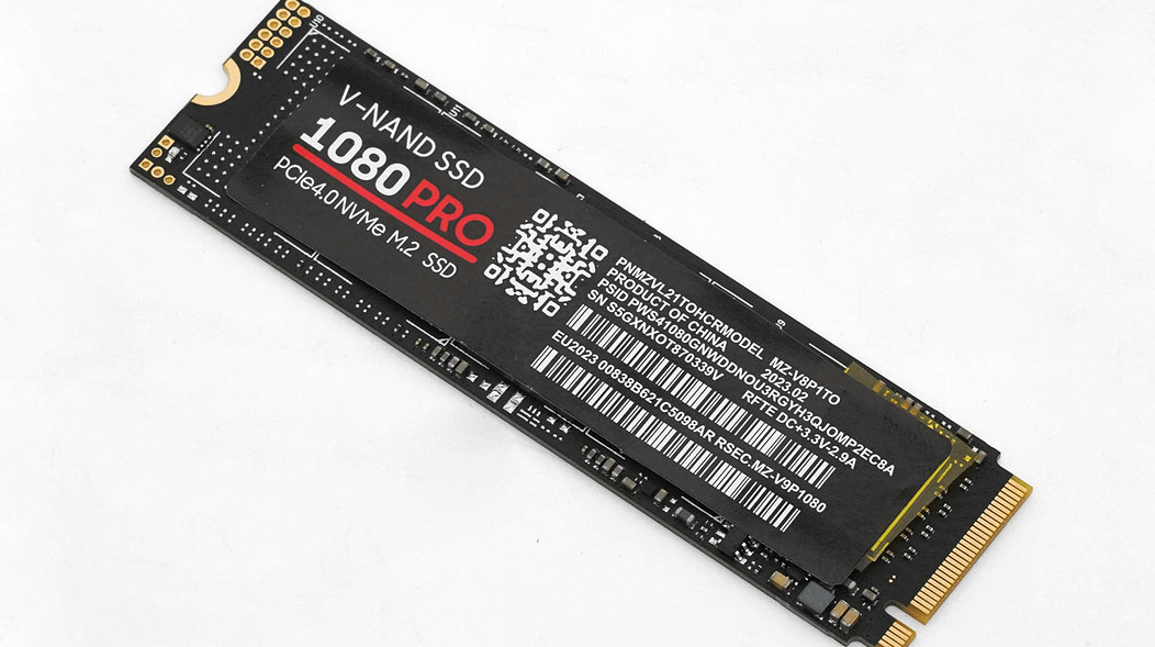 三星 1080 Pro 固态海外首秀，参数性能逆天，一眼顶真