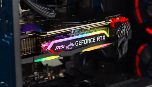 显卡只在开机的一瞬间转一下或狂转几秒正常吗？