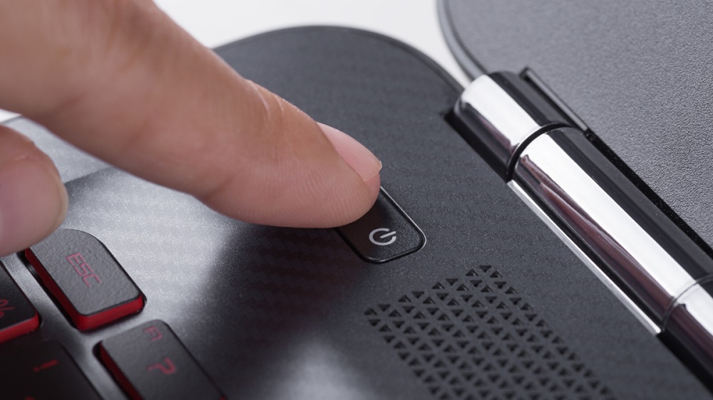 2.长按电脑电源键.jpg 2.长按电脑电源键.jpg