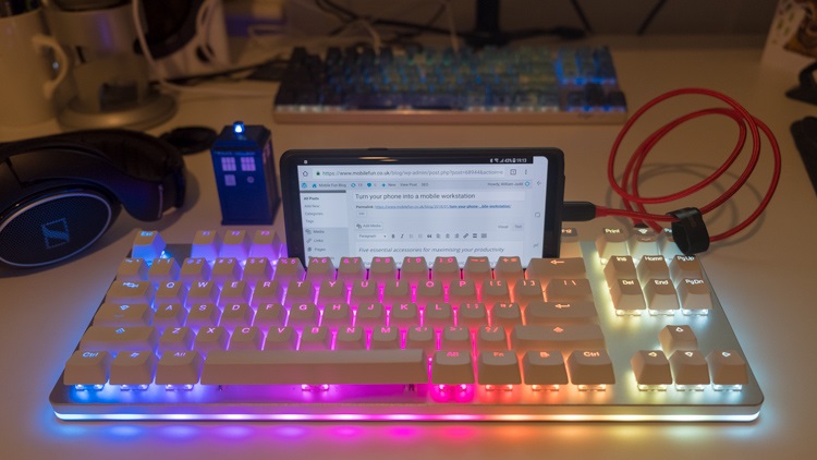 1.手机连接键盘.jpg 1.手机连接键盘.jpg