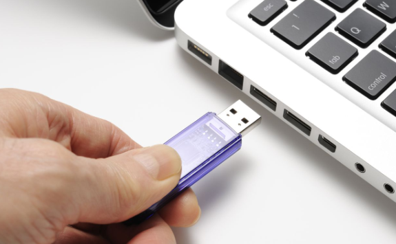 新手自己用U盘怎么装系统?小白向一键安装指南