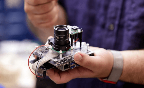 你见过火柴人代替真人的相机吗？密歇根大学开发出 PrivacyLens 相机