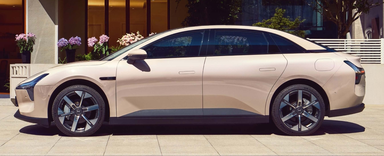 年轻人的轿跑小鹏 MONA M03 来了，售价11.98万起！