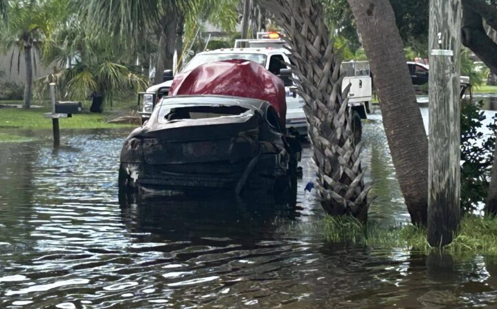 电动汽车泡水后起火风险增加，美州长提醒：停高点