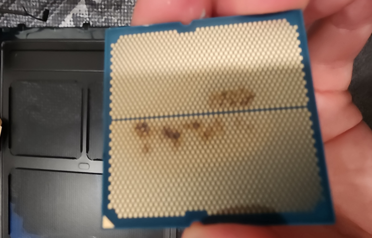 R7 9800X3D烧毁，是“大力出奇迹”，还是真问题？