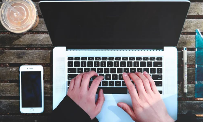 怎么把电脑视频导入手机呢？操作步骤如下所示